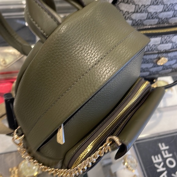 MICHAEL KORS
Maisie Extra-Small Pebbled Leather 2-in-1 Backpack
Olive 
NWT - Picture 5 of 16
